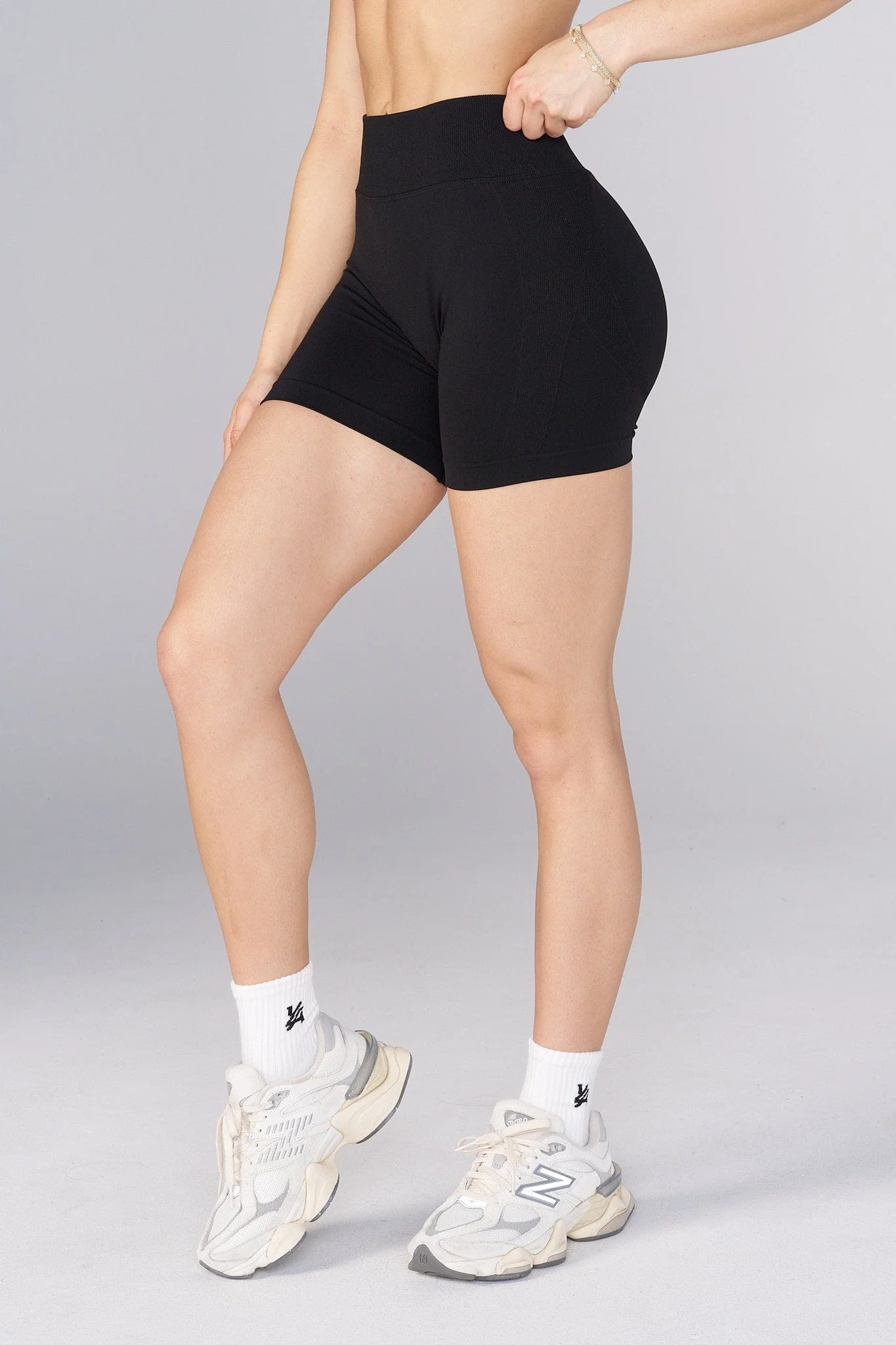 W148 Curve hourglass Shorts 5" - Image 8