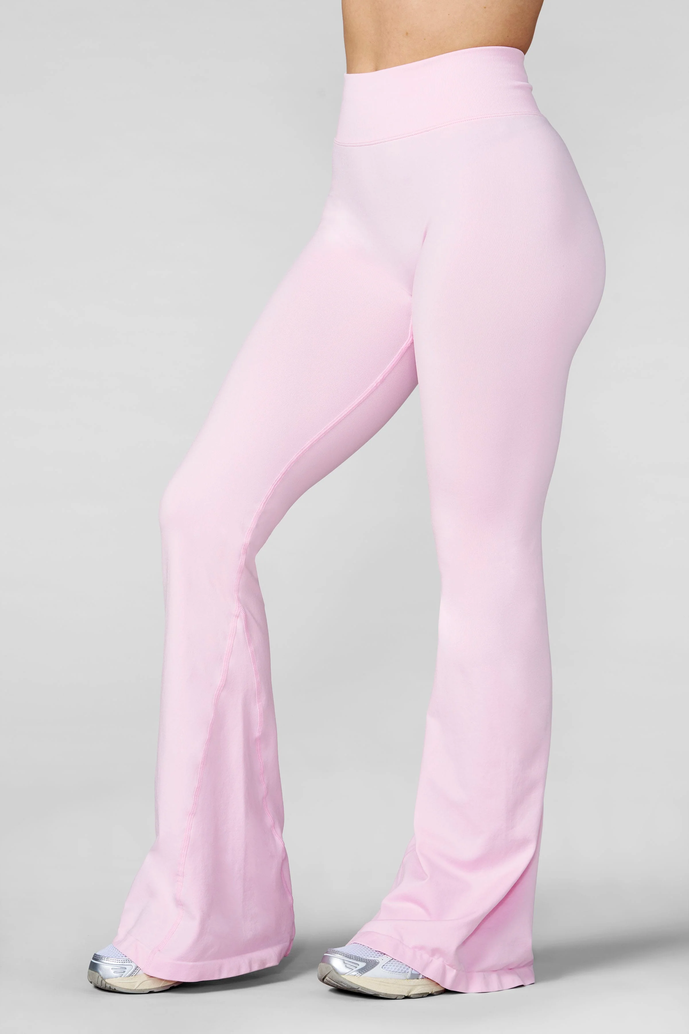 W2206 - Curve Seamless Flare Leggings (Reg) - Image 4
