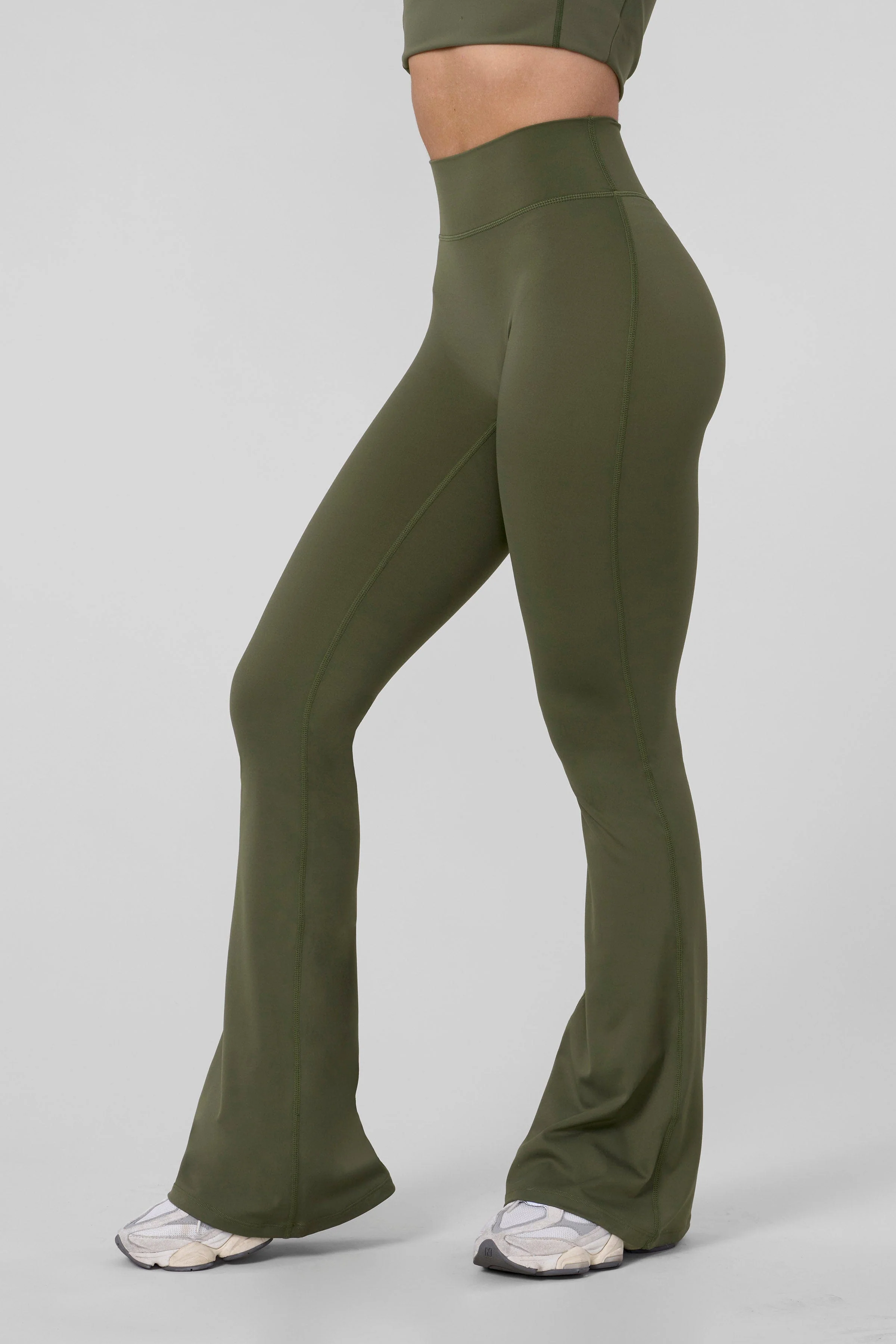 W227 - Curve Flare Leggings - Image 3